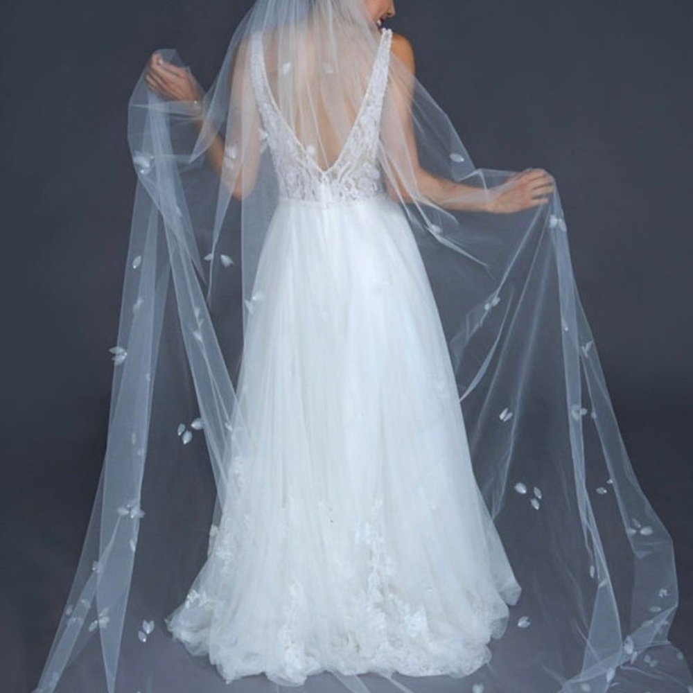 Erica Koesler-Bridal Veil-100 inches with petals and rhinestones